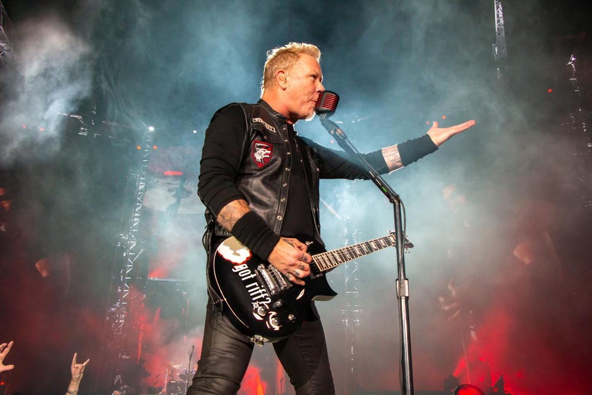 Photo gallery from the gig in East Rutherford, NJ shot on May 14, 2017